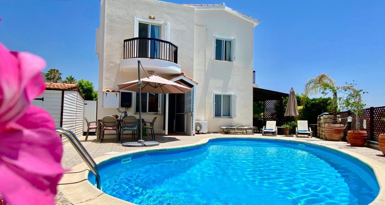 Villa Alicia With Priv Pool, Beautiful Garden And Shady Veranda- 5 Min To The Beach Пея Екстериор снимка