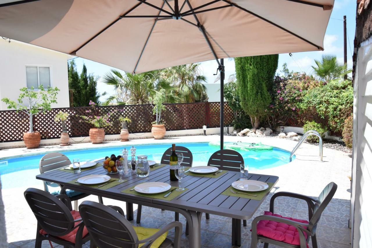 Villa Alicia With Priv Pool, Beautiful Garden And Shady Veranda- 5 Min To The Beach Пея Екстериор снимка